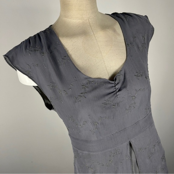 Thyme Maternity Soft Gray Embroidered Top Size S - Picture 4 of 9